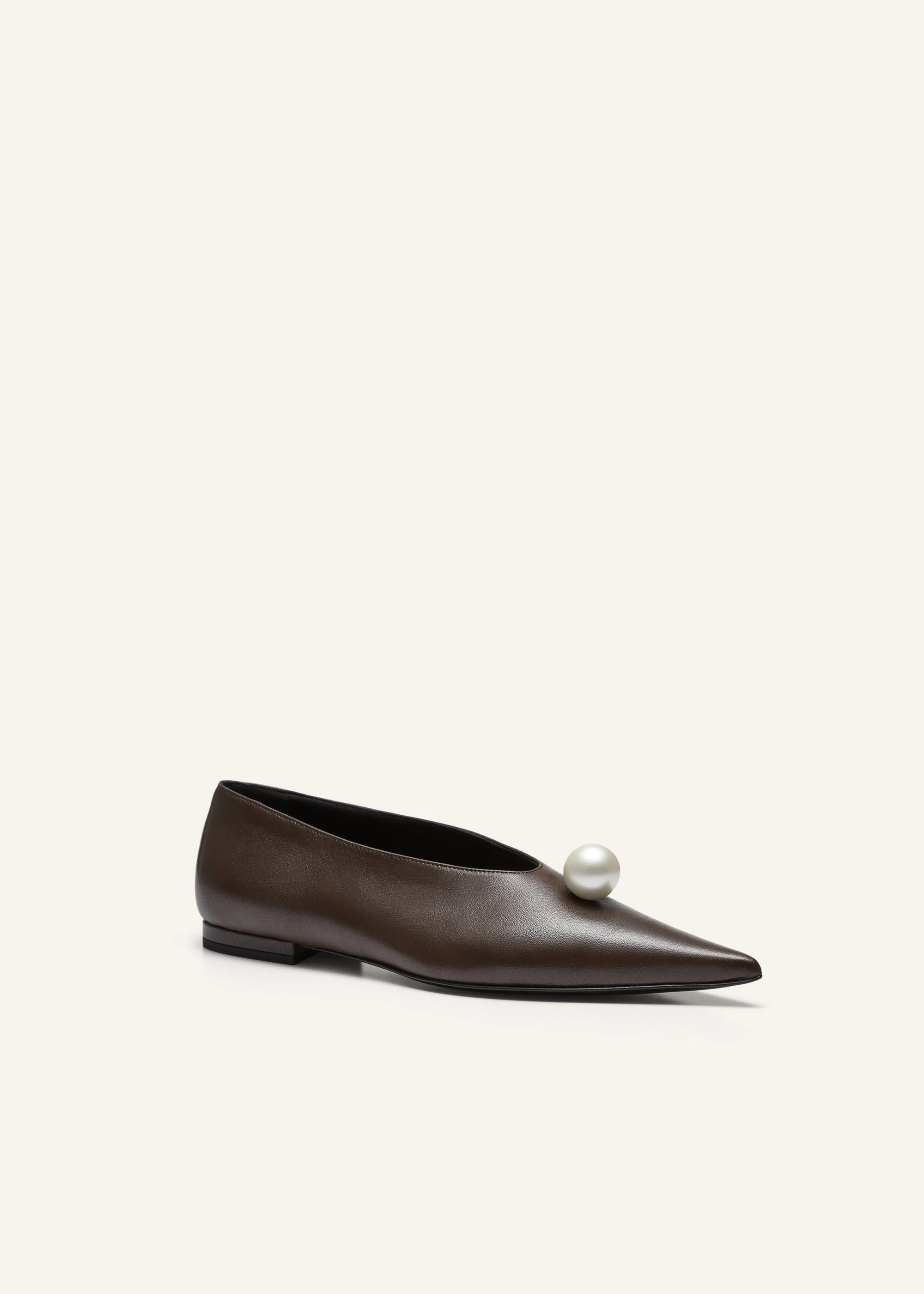 Pointed pearl ballet flats in brown leather