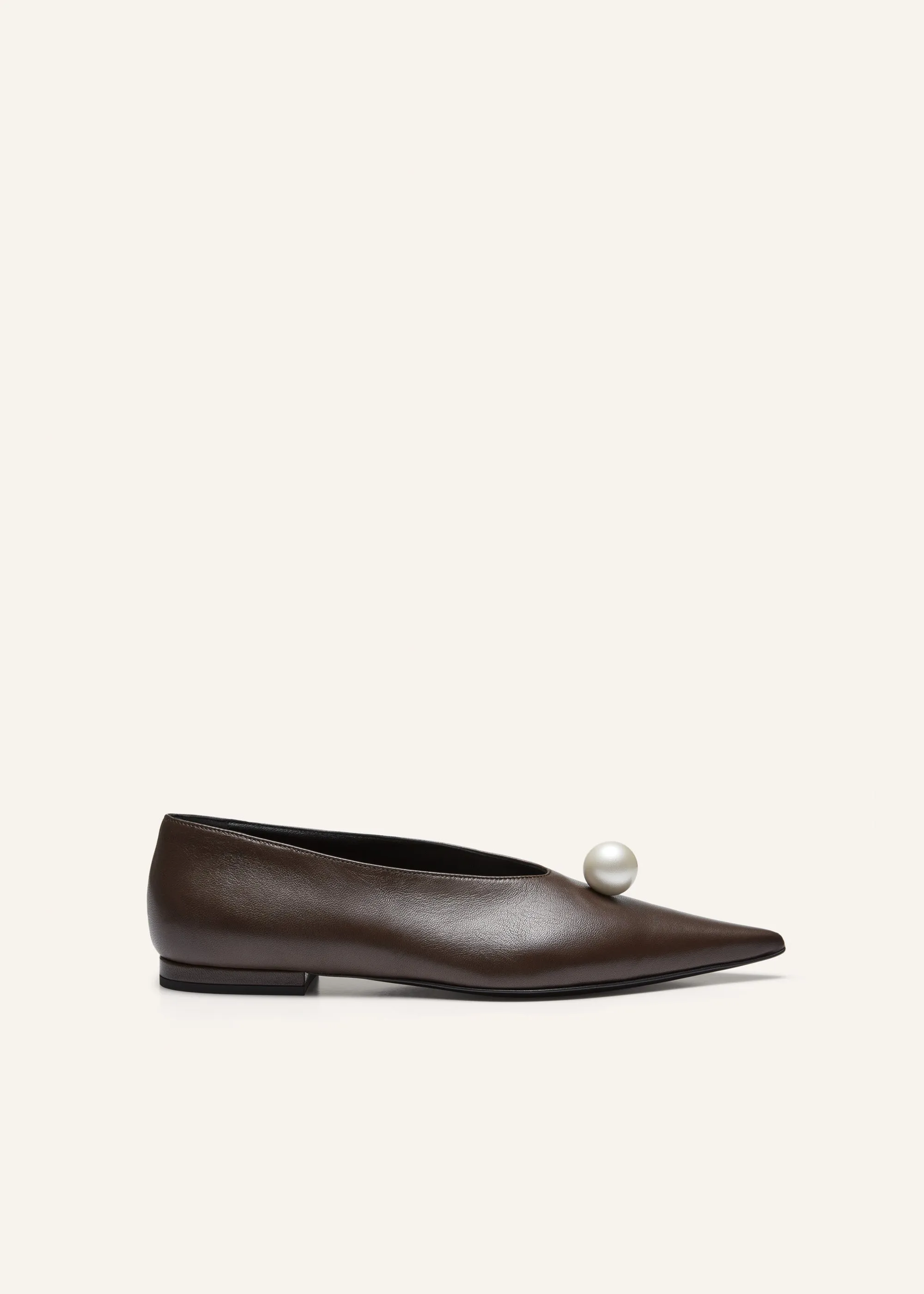 Pointed pearl ballet flats in brown leather